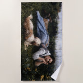 夢想（犬と草の上に横たわる少女） ビーチタオル (正面)