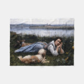 夢想（犬と草の上に横たわる少女） フリースブランケット (正面(横))