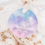 夢見るようなピンクとパープルの空のウェディングシャワーフェイバータグ フェイバータグ<br><div class="desc">夢見るようなロマンチックなウェディングシャワーフェイバータグ。紫、ピンク、青の空に星や雲の水彩画イラストをフィーチャー。</div>