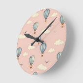 夢見るような熱気球の空のパターン ラウンド壁時計 (傾斜)