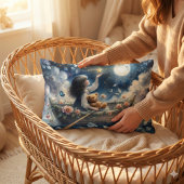 夢見る少女の月光の下のボートの幻想的なシーン ランバークッション