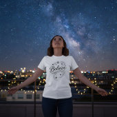 夢見る星々を信じて - 宇宙にインスピレーション Tシャツ
