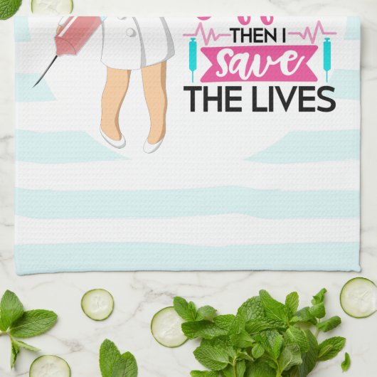 大おもしろい皮下針付ナースことわざ キッチンタオル (折り畳み)