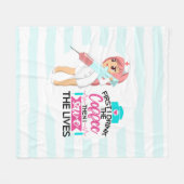 大おもしろい皮下針付ナースことわざ フリースブランケット (正面(横))