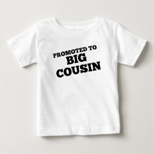 大きいいとこに促進される ベビーTシャツ