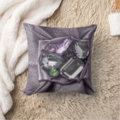 大きいがっしりした紫色ののどによってMojoの宝石で飾られる枕 クッション (ブランケット)