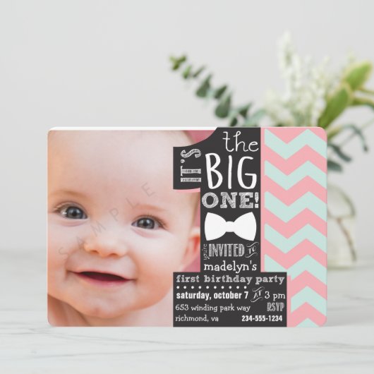 大きいのよ！ファースト誕生日フォト招待状 招待状 (スタンド正面)