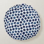 大きいインディゴか青い水彩画の水玉模様パターン ラウンドクッション (裏面)