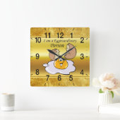 大きいスマイルのマンガのキャラクタの卵焼き スクエア壁時計 (ホーム)
