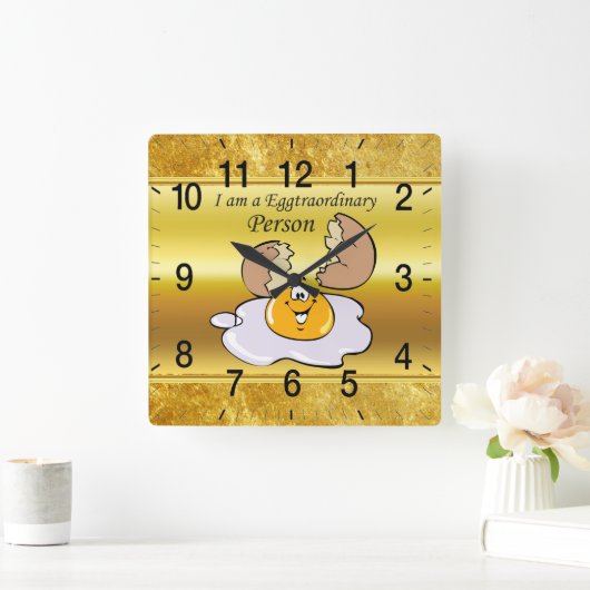 大きいスマイルのマンガのキャラクタの卵焼き スクエア壁時計 (ホーム)