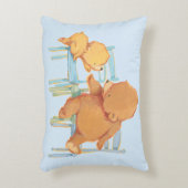 大きいヒグマは少しに黄色いくまを救済します アクセントクッション (正面(垂直))