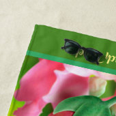 大きいビーチタオルのてんとう虫の花園。緑の端 ビーチタオル (インサイチュ)