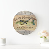 大きい口の低音の湖畔の魚釣りの小屋木 ラージ壁時計 (ホーム)
