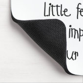 大きい押印のピンク小さい足の マウスパッド (コーナー)