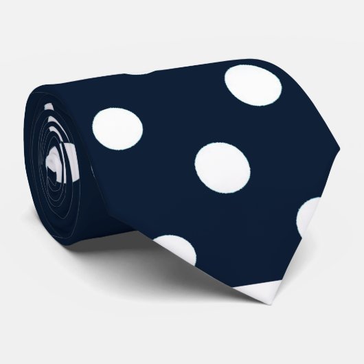 大きい海軍および白い水玉模様の首のタイ ネクタイ (ロール)