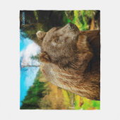 大きい灰色グマおよび美しい山の景色 フリースブランケット (正面)