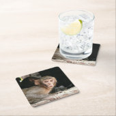 大きい目のコースターを持つおびえさせていた猿 スクエアペーパーコースター (インサイチュ)