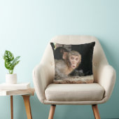 大きい目の装飾用クッションを持つおびえさせていた猿 クッション (椅子)