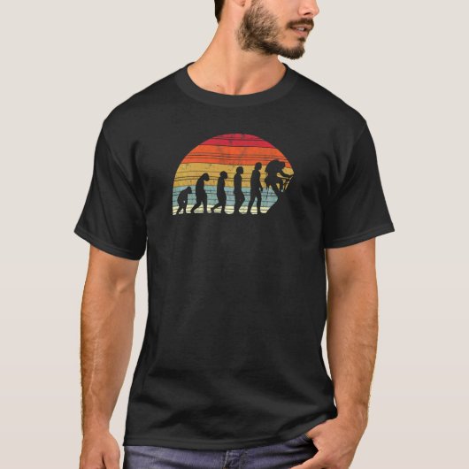 大きい石進化による人間の登山者 Tシャツ (正面)