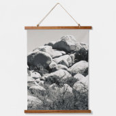 大きい石(グレースケール) 吊り下げ型タペストリー (正面)