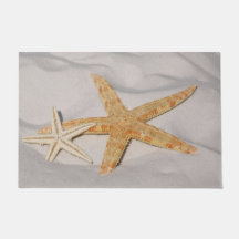 大きい砂の2匹のヒトデ