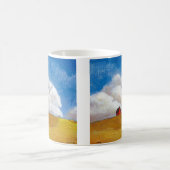 大きい空は納屋の農場の家の景色の芸術を曇らせます コーヒーマグカップ (中央)