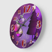 大きい紫色のクリスマスのつまらないものの木 ラージ壁時計 (傾斜)