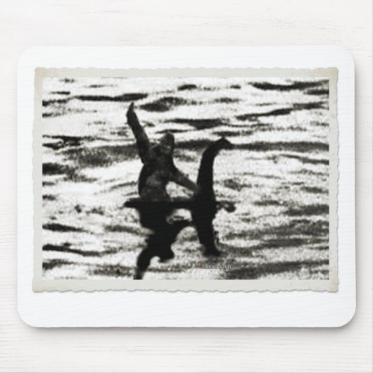 大きい足およびBessie湖モンスターの目撃 マウスパッド (正面)