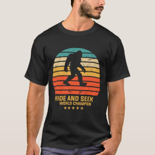 大きい足のかくれんぼの世界のチャンピオン Tシャツ