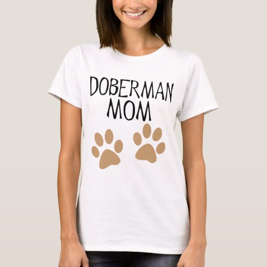大きい足のドーベルマン犬のお母さん Tシャツ (正面)