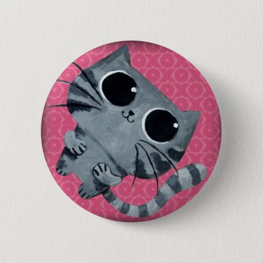 大きい黒い瞳を持つかわいい灰色猫 缶バッジ (正面)