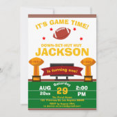 大きい1つのフットボールのスポーツのゲーム分野の男の子の誕生日 招待状 (正面)
