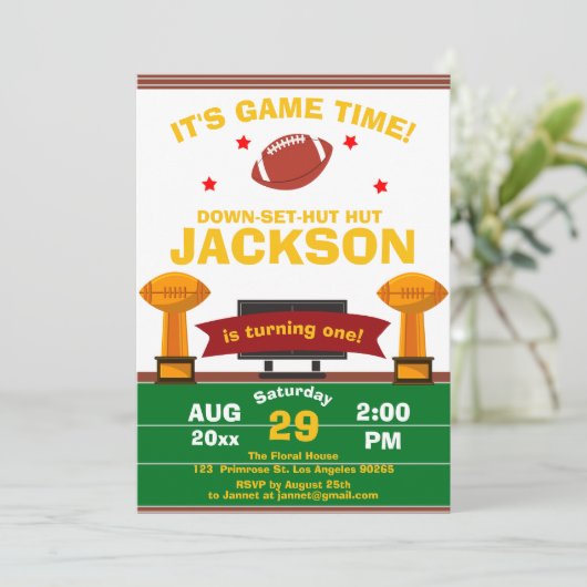 大きい1つのフットボールのスポーツのゲーム分野の男の子の誕生日 招待状 (スタンド正面)