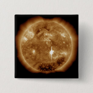大きいXクラスの太陽フレアは日曜日に噴火します 缶バッジ