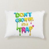大きくなってはいけない、罠だ | おもしろい引用文Tシャツ アクセントクッション (裏面)