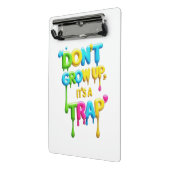 大きくなってはいけない、罠だ | おもしろい引用文Tシャツ ミニクリップボード (アングル2)