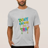 大きくなってはいけない、罠だ | おもしろい引用文Tシャツ Tシャツ (正面)