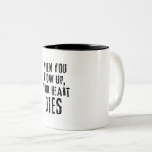 「大きくなると、ハートは死ぬ」 ツートーンマグカップ (正面右)