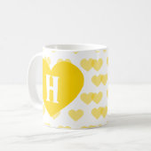大きく明るく黄色いハート-モノグラム コーヒーマグカップ (正面左)
