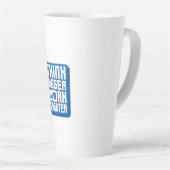 大きく考えて、より努力する カフェラテマグ (右アングル)