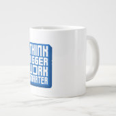 大きく考えて、より努力する ジャンボコーヒーマグカップ (正面右)
