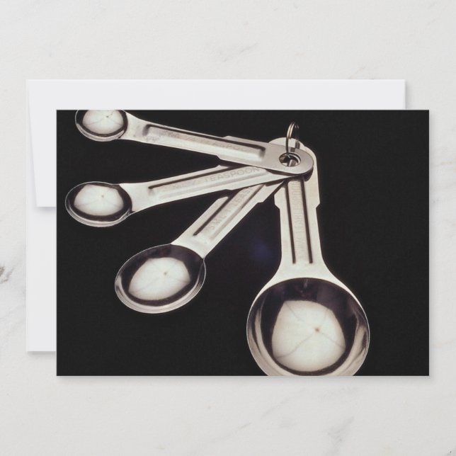 大きさのスプーンの違う測定 (正面)