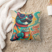 大きすぎるサングラスを着て、コーヒーを持っている猫 クッション (ブランケット)