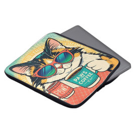 大きすぎるサングラスを着て、コーヒーを持っている猫 ラップトップスリーブ