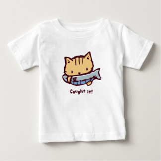 大きなお魚ゲット！| Big Catch! Cute Kitten with a Fish ベビーTシャツ