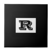 大きなはっきりした輪郭の黒モノグラム、黒 タイル (正面)