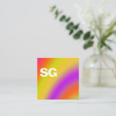 大きなイニシャル – 正方形 – ソフトカラー03 スクエア名刺 (スタンド正面)