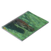 大きなカバが水中を泳いでいる ノートブック (左側)