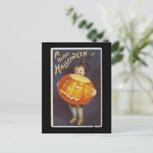大きなカボチャのヴィンテージを持つハッピーハローウィン少年 ポストカード (スタンド正面)