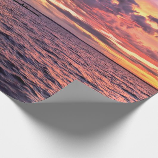 大きなカラフルの夕焼けが海岸に浮かぶ、美しい、c ラッピングペーパー (角)